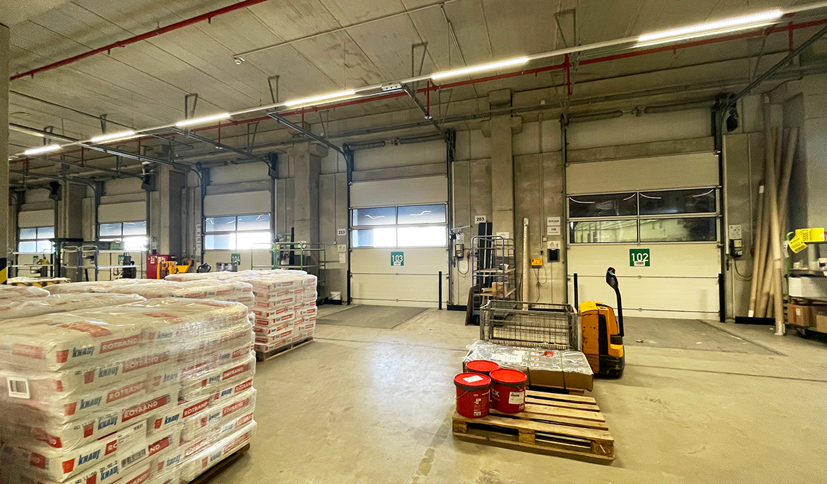 Der Containerhafen Wilhelmshaven liegt in einer Distanz von nur 16 km bild