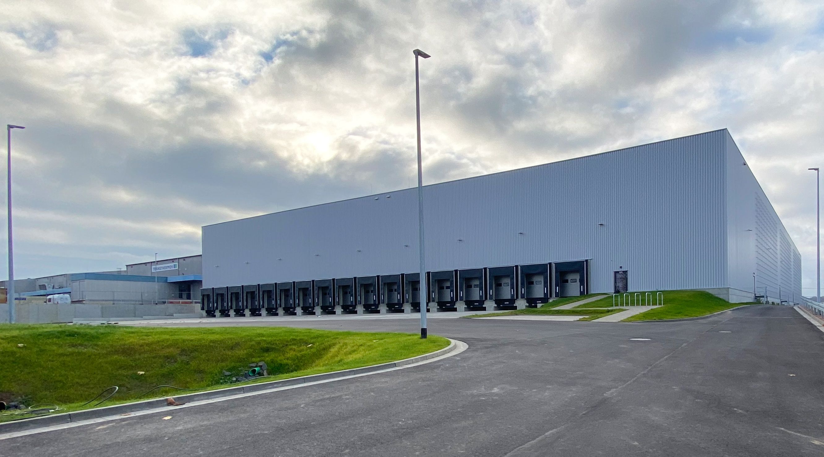 Expansion in Kassel – Logivest vermittelt Emil Frey Logistik 8.700 Quadratmeter Logistikfläche Bild