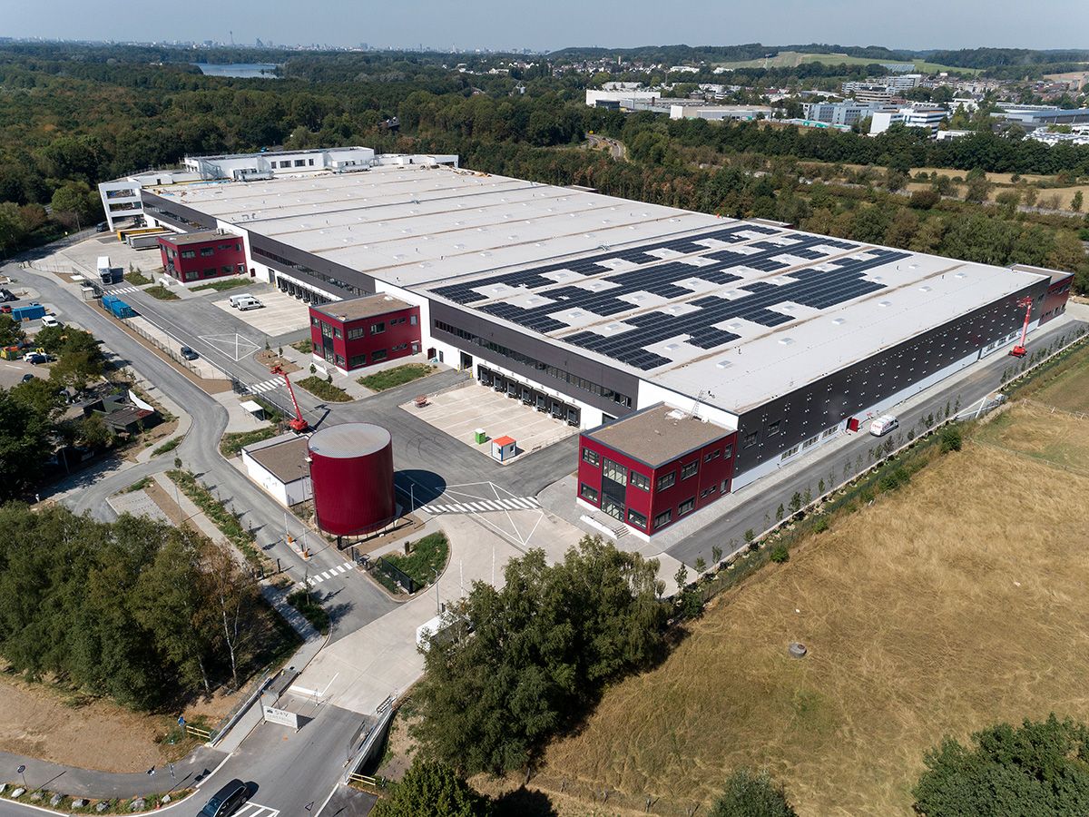 Über 13.000 Quadratmeter Lager- und Bürofläche für Solarzellen im Unternehmerpark „Hildener Tor“ in Hilden Bild