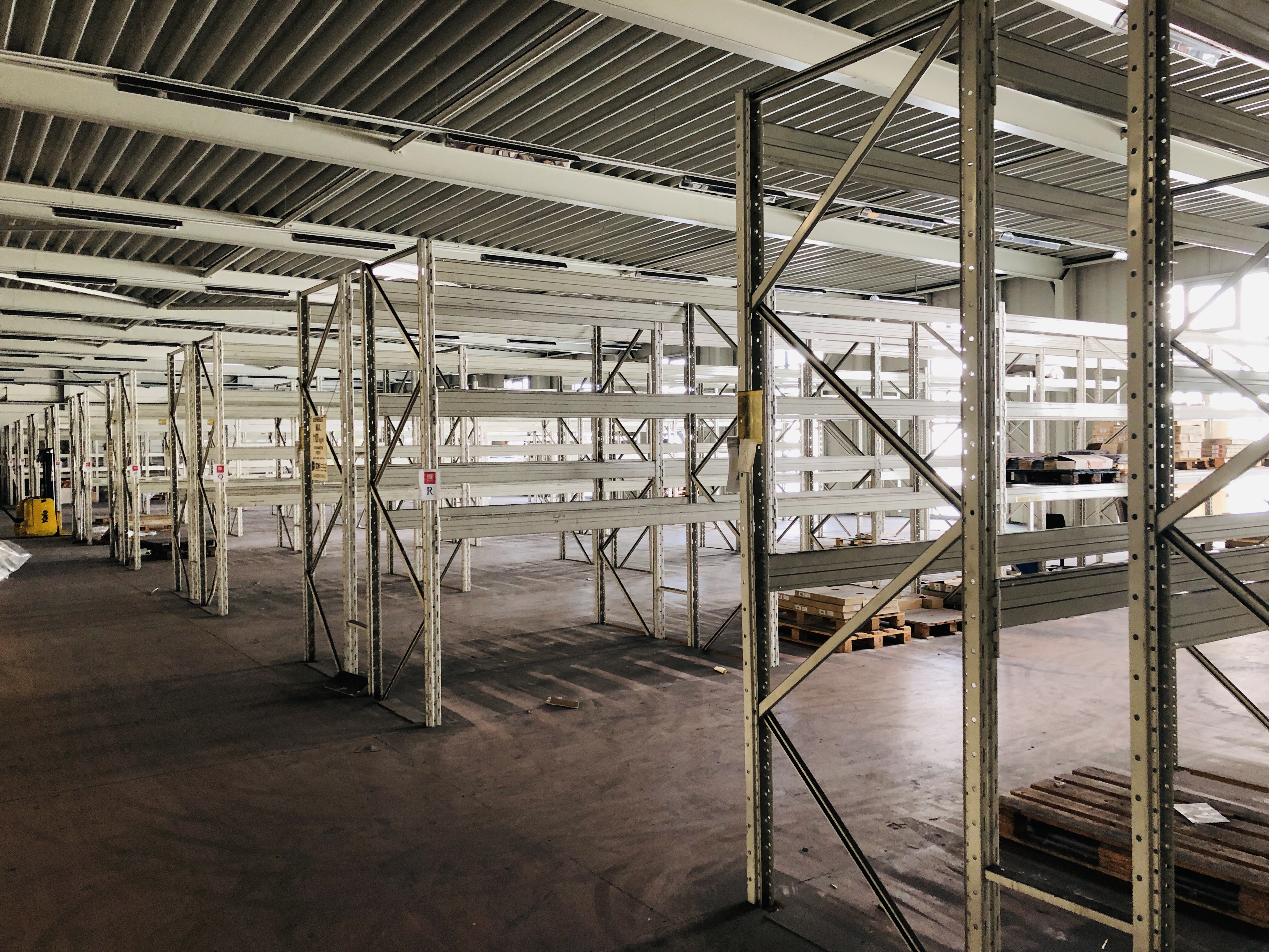 Logivest berät Besco GmbH bei Anmietung in Krefeld Bild