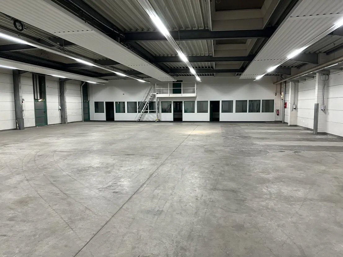 Neues Außenlager in Norddeutschland – Logivest vermittelt Logistikhalle an Deutsche Windtechnik AG Bild