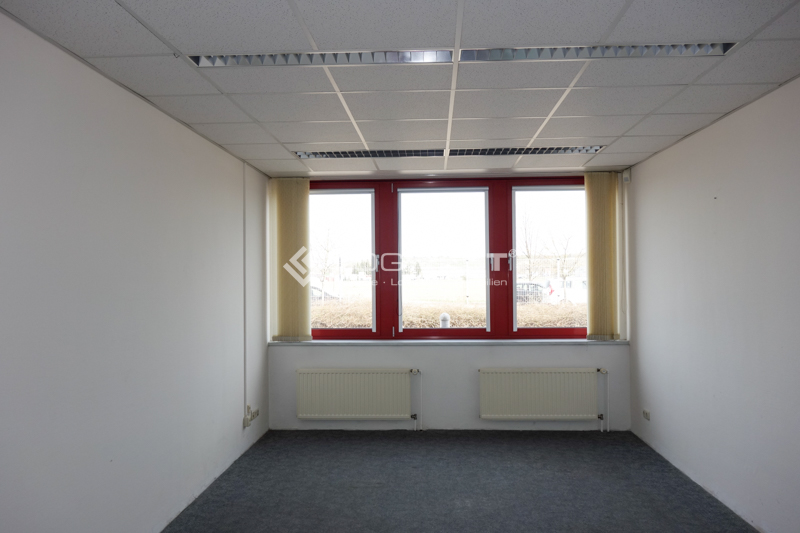 Logivest - Musterbild von Logistikhalle – 65379