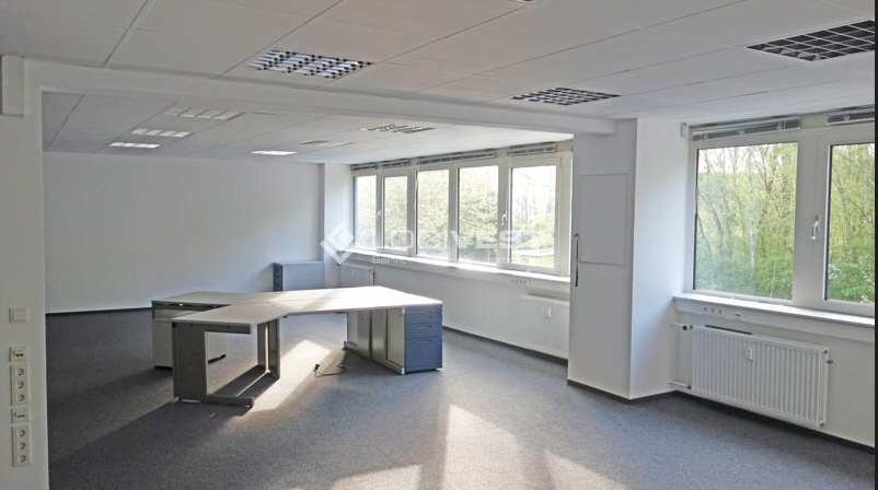 Logivest - Musterbild von Logistikhalle – 76945