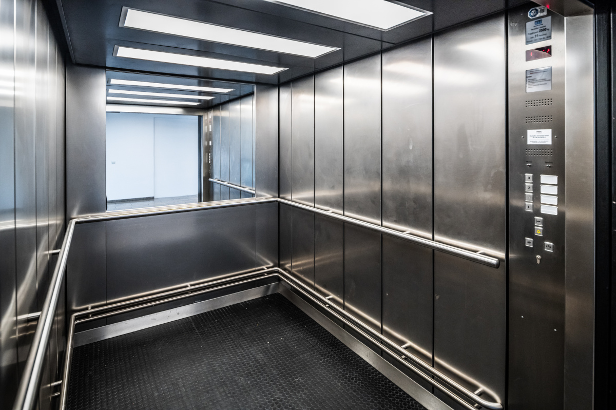 Logivest - Musterbild von Logistikhalle – 88139