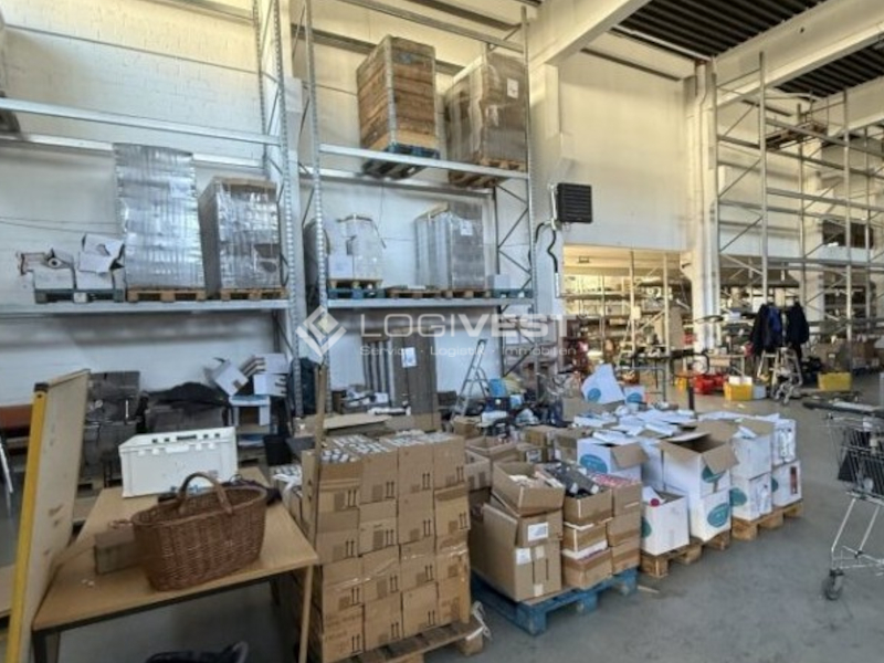 Logivest - Musterbild von Logistikhalle – 92332