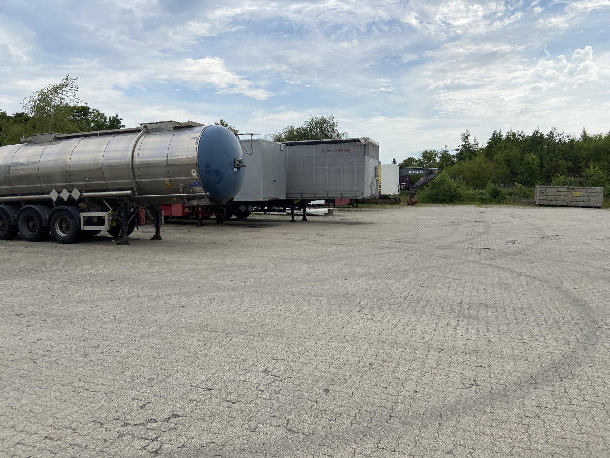 Logivest - Musterbild von Logistikhalle – 94756