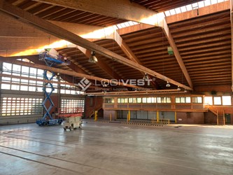 Logivest - Musterbild von Logistikhalle – 25120